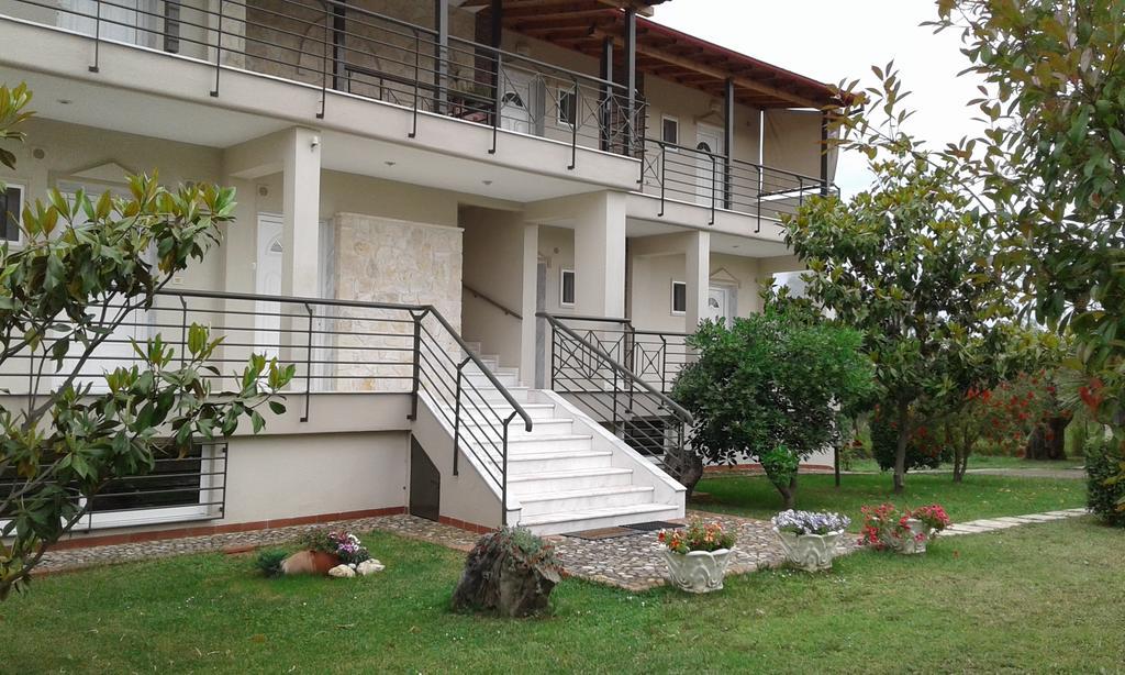 Pansion Argo Apartment Nea Moudania Bagian luar foto
